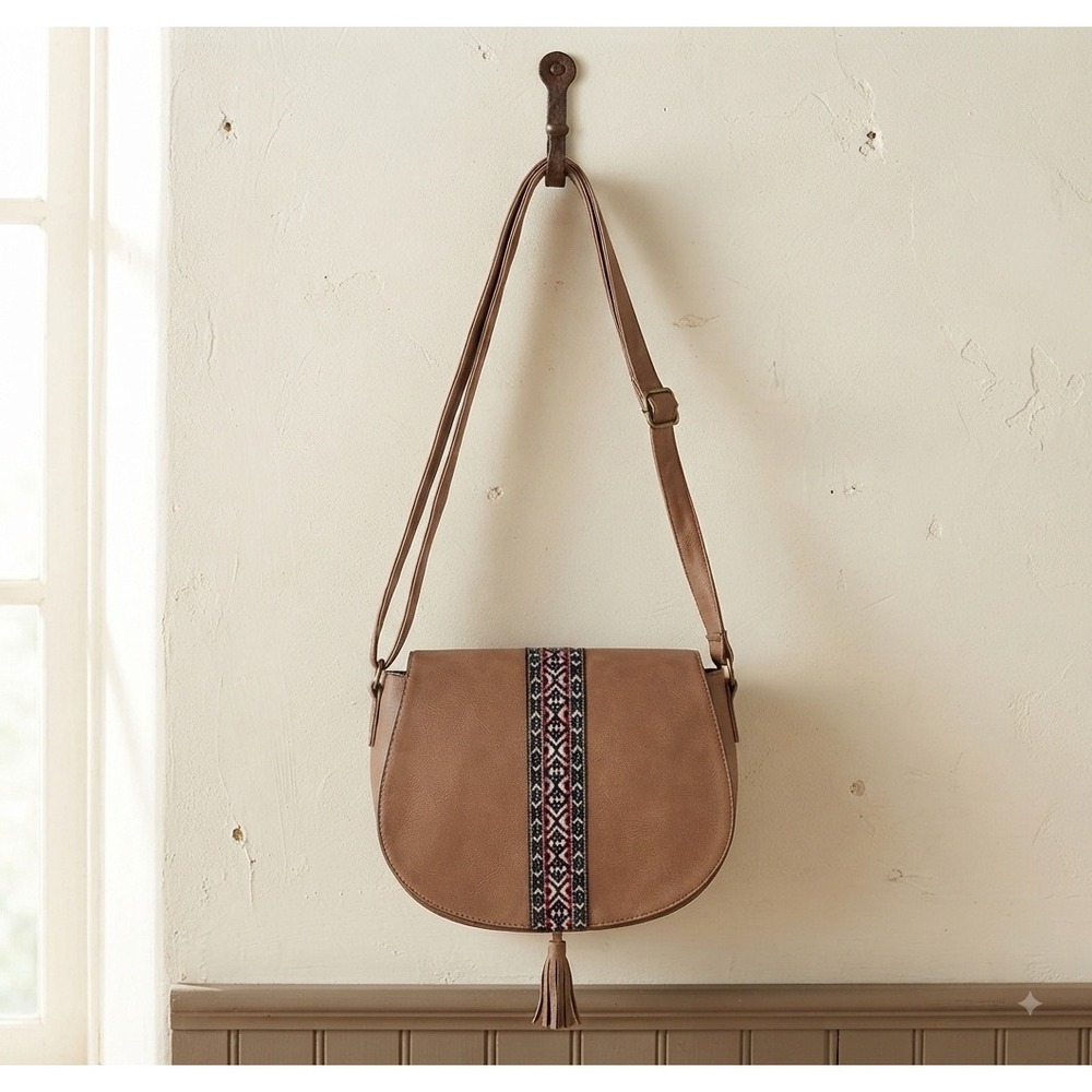 T-Shirt & Jeans Faux Leather Saddle Bag Embroidered Boho Southwestern Normcore